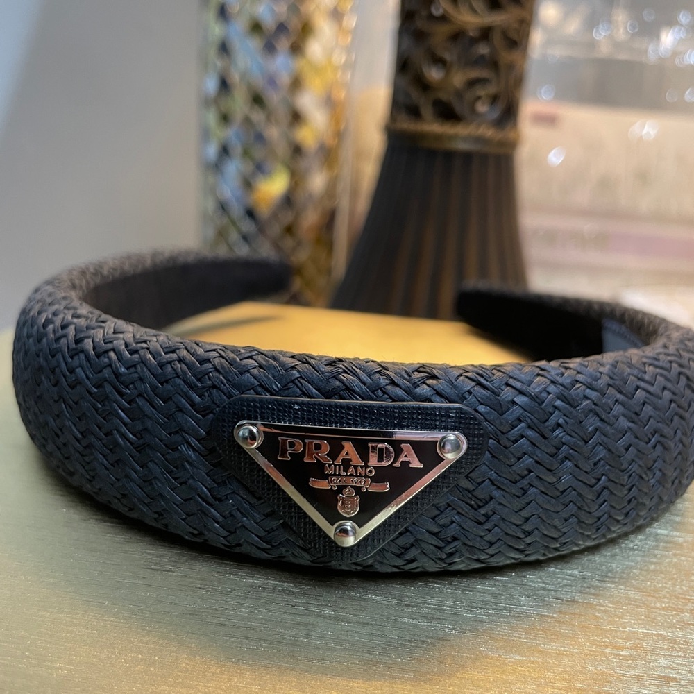Prada - Picture 2 of 7